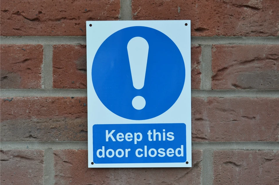 KEEP THIS DOOR CLOSED A5 plastic sign or sticker safety workplace mandatory