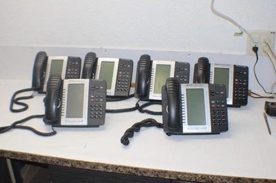 LOT OF 6 Used Mitel 5330e IP Phones with Base Stands | Receiver, Stand & Phone - Image 1 of 4
