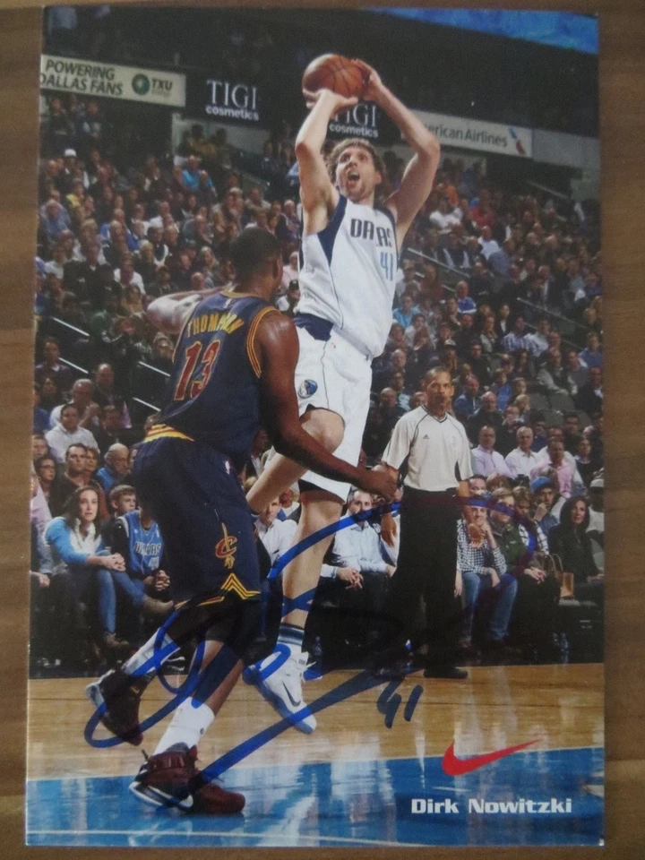 Handsignierte Autogrammkarte *DIRK NOWITZKI* Deutschland NBA Dallas Mavericks #2 - Bild 1 von 1