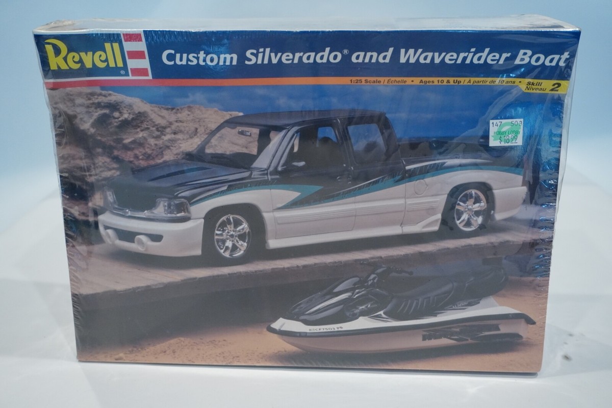 Revell 1:25 Scale 1999 Custom Silverado & Waverider Boat
