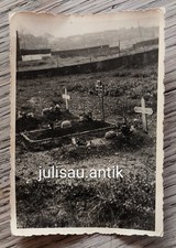 Foto WK2 / Wehrmacht / Kriegsgrab Stahlhelm