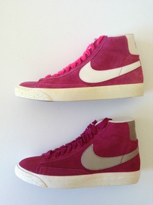 nike raspberry trainers