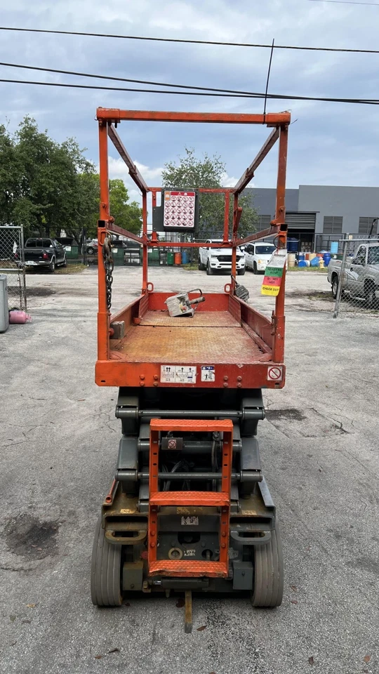 2014 SkyJack SJIII 3226, 26 ft. Electric Scissor Lift AEA1520 - Image 2 of 4