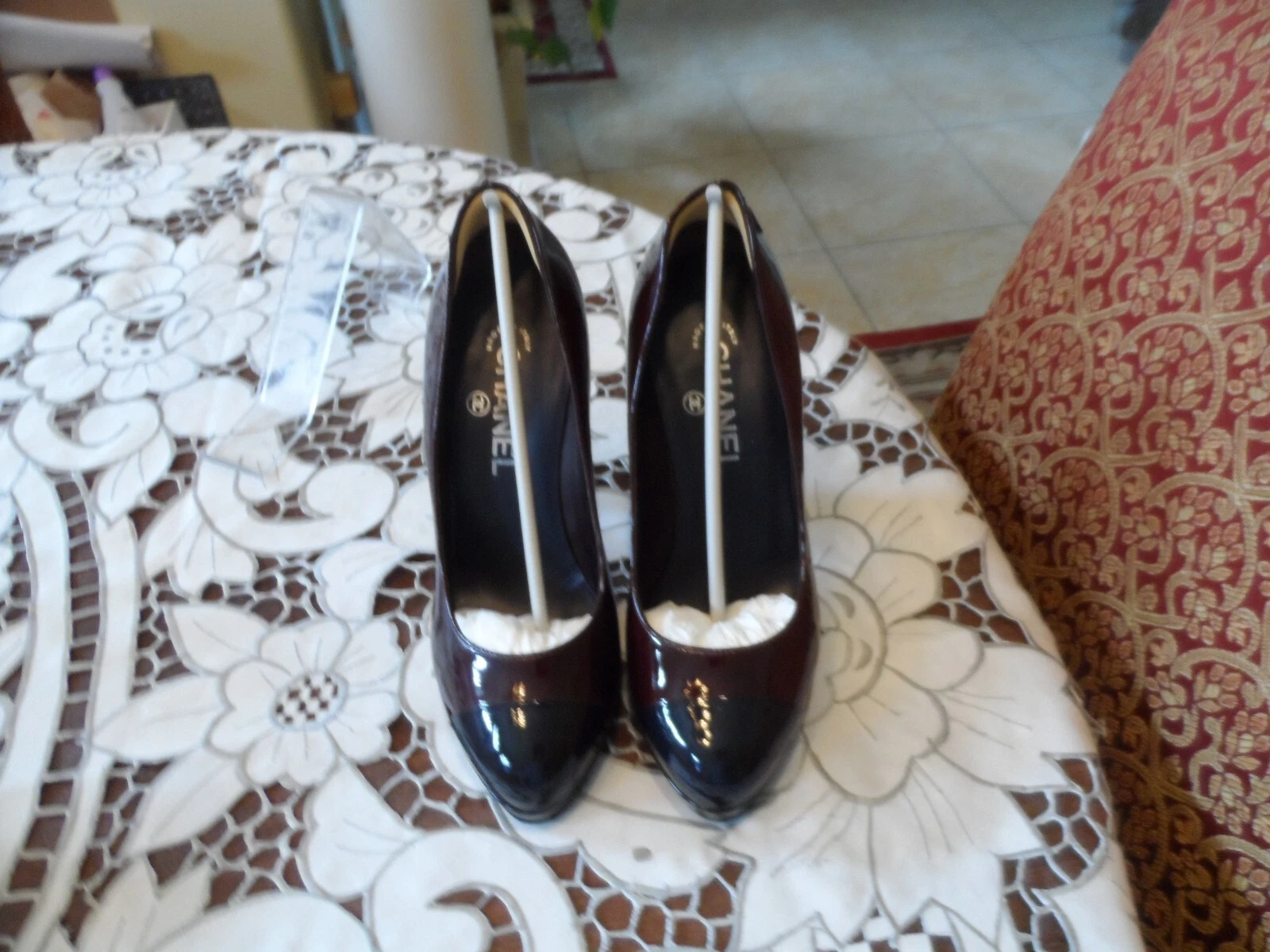 Décolleté CHANEL Borgogna e punta nera in pelle verniciata al polpaccio taglia EU 37 5B