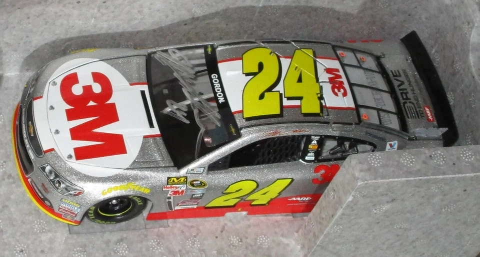Jeff Gordon 2015 3M Raceday autografiado 1/24 auto #1005/1705 con certificado de autenticidad de Holorgram bonito Foto 4 de 4