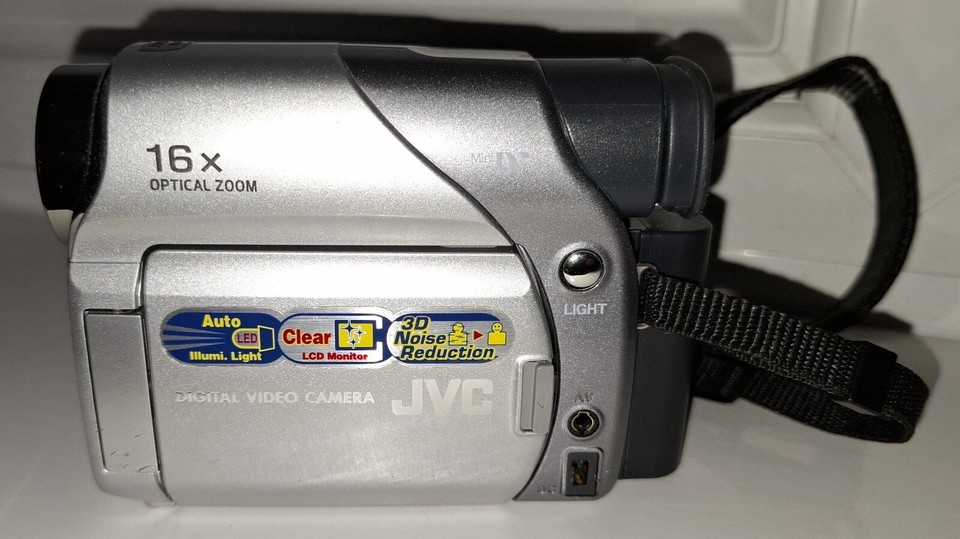 JVC GRD23EK Digital Video Camera & Accessories inc Mini DV Tapes, Bag