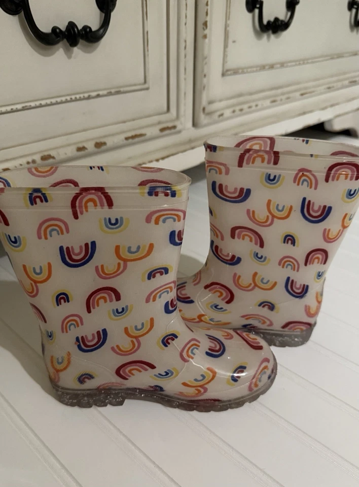 Botas de lluvia arco iris Old Navy para niñas Foto 4 de 4