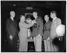 War Secretary presents Army Flyers with Mackay Trophy. Washington, D.C., Oct.