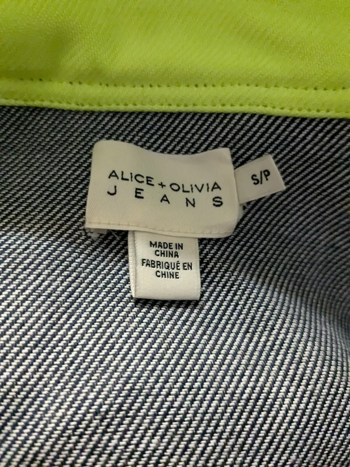 Jaqueta Alice + Olivia By Stacey Bendet com Capuz Zíper Verde Neon Amarelo Tamanho Pequeno - Imagem 3 de 4