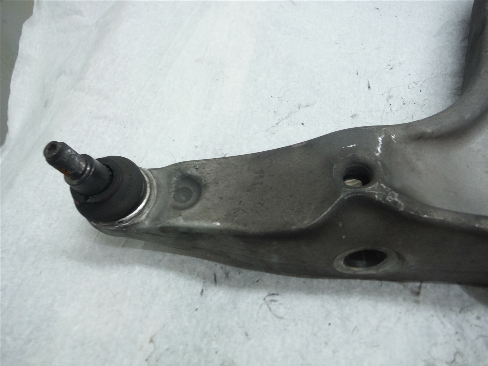 2014-2016 MASERATI QUATTROPORTE PASSENGER RIGHT LOWER CONTROL ARM 06700069330