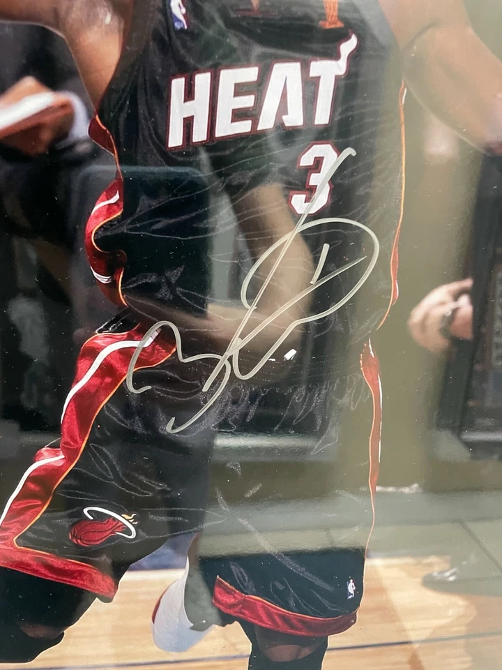 D. Wade - Baloncesto de Miami - 2006 pieza de campeonato marco de caja de sombra de 25"x40" Foto 2 de 3