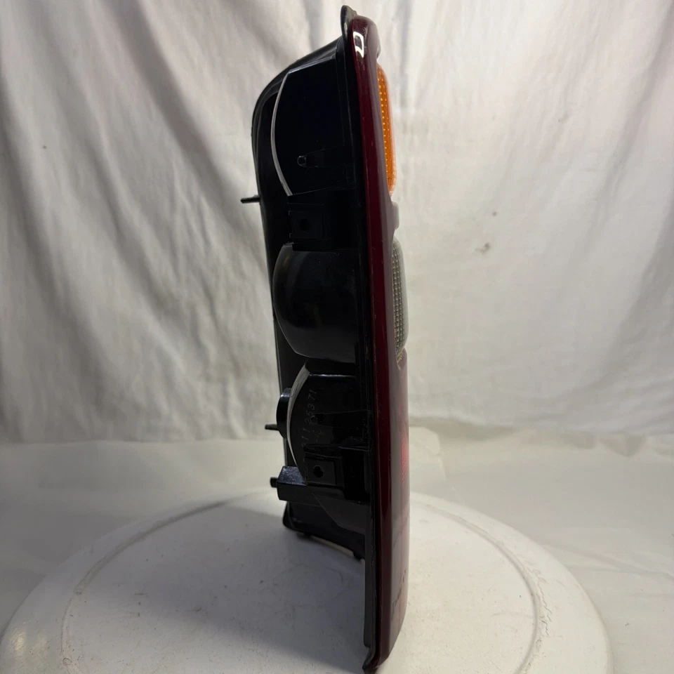 2000-2006 CHEVY TAHOE, SUBURBAN, GMC YUKON LEFT SIDE TAIL LIGHT OEM - Image 2 of 4