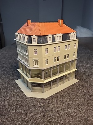Faller HO Scale# 130704  Building/Structure Department Store/car Dealer Built 