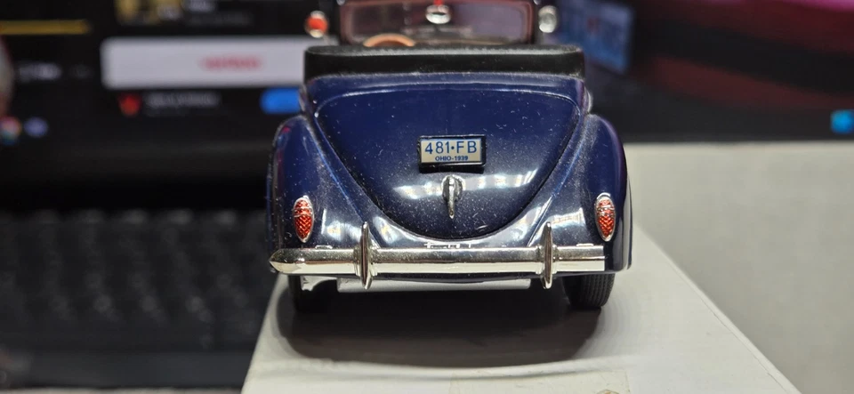 Signature Models 1939 Lincoln Zephyr Convertible 1:32 Scale Model Car #32333 - Image 3 of 4