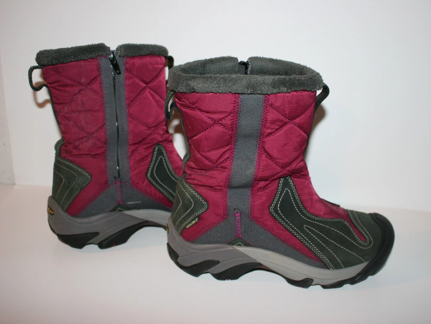 Womens Keen Betty Snowboots Side Zip Winter Insulated Snow Boots Burgundy Sz 7/8