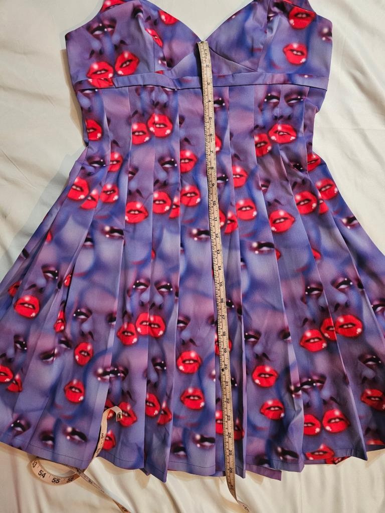 CUTE! Heaven by Marc Jacobs NWT Fit-Flare Pleated Lip/Face Print Dress - M | eBay CUTE! Heaven by Marc Jacobs NWT Fit-Flare Pleated Lip/Face Print Dress - M | eBay