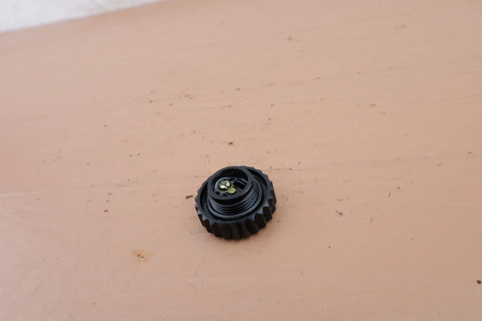 Tapa de aceite para motosierra John Deere 50V OEM Foto 4 de 4