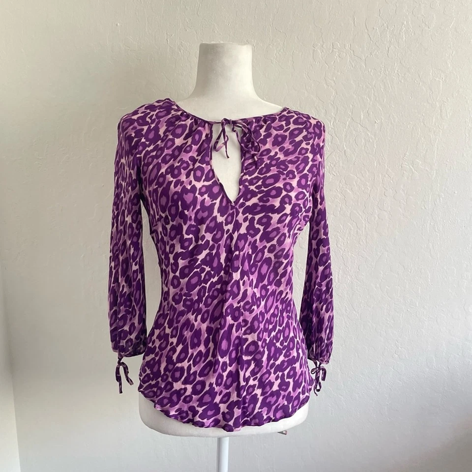 Blusa Y2k Moschino Barata y Elegante Seda Púrpura Leopardo Cuello en V Mujer Talla 8 Foto 2 de 4