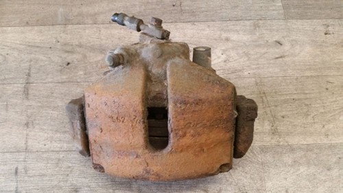 VW PASSAT VARIANT (3C5) 2.0 TDI 16V Bremssattel rechts vorn + Halter 1K0615124E