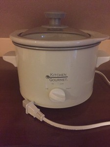 Kitchen Selectives Slow Cooker 1 5 Quart White Removeable Pot