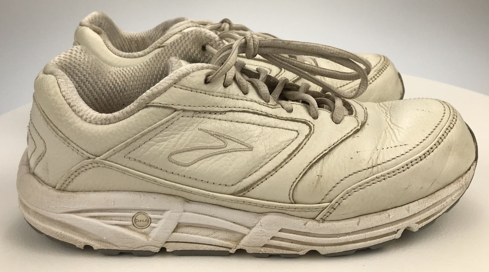 extra wide white shoes