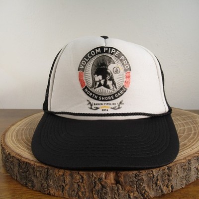 Volcom Pipe Pro Hawaii Banzai Pipeline 2016 Mütze Kappe Druckknopflasche Herren weiß schwarz