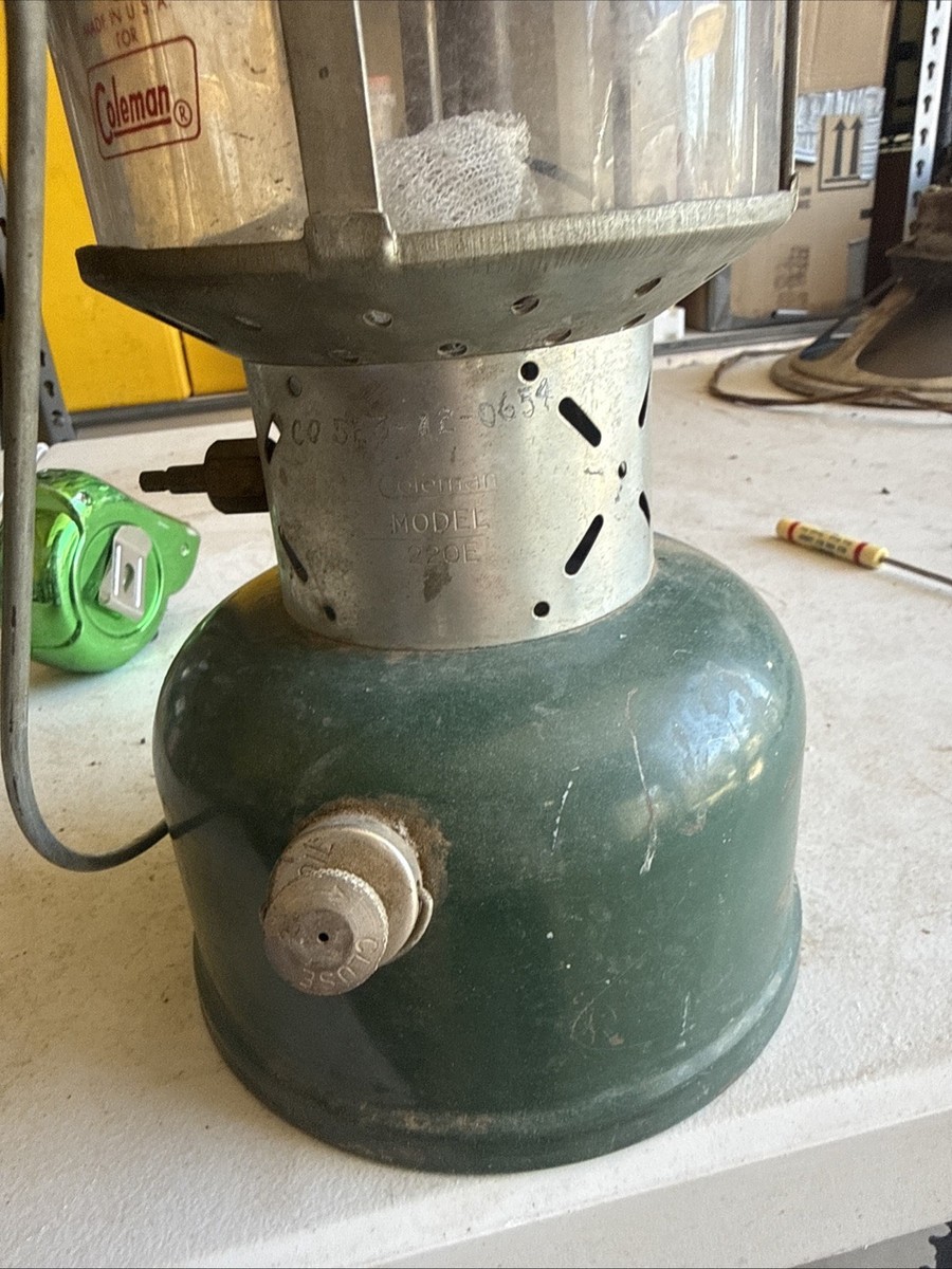 Vintage 1960 Coleman Model 220E Dual 2 Mantle Green Gas Camp