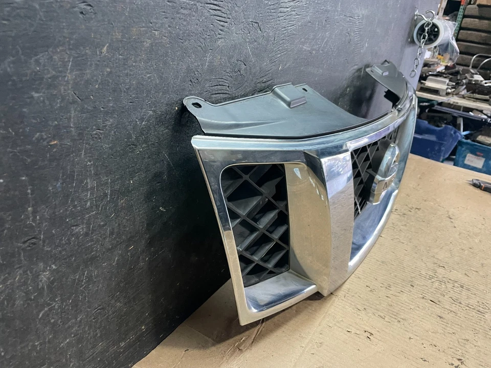 Nissan Pathfinder 2008 a 2012 parrilla cromada superior delantera OEM U6067 DG Foto 3 de 4