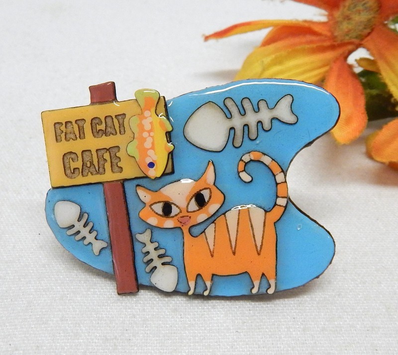 Echo & Hara Collectible Fat Cat Café Brooch Pin, Fashion Jewelry