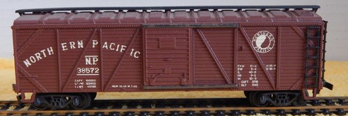 AHM/Rivarossi Northern Pacific N.P. 38572 HO Scale Vintage Brown Box Car 1949 ? | Zustand: Used