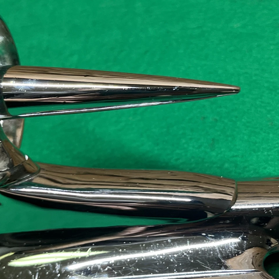 Nuevo de Lote Antiguo Accesorio Torpedo Bomba Sitio Capucha Ornamento 1946-47 Ford Foto 4 de 4