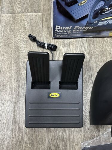 Mad Catz Dual Force Racing Steering Wheel with Pedals for PlayStation - Picture 3 of 9