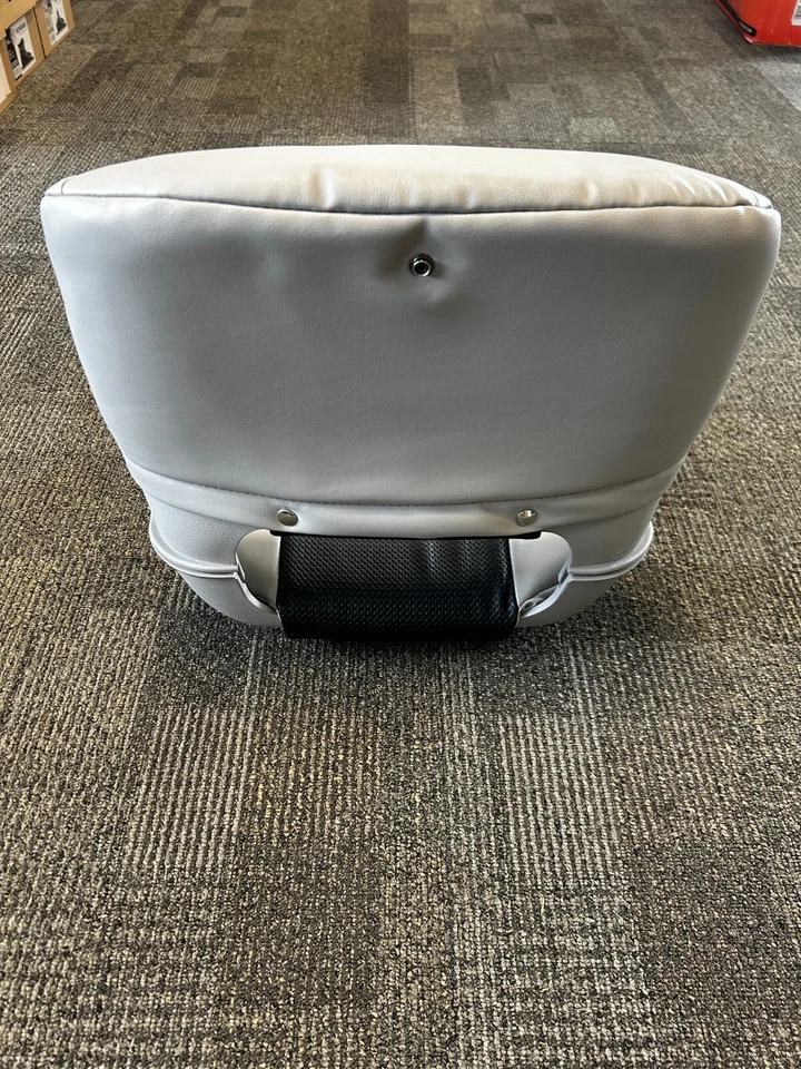 NUEVO Asiento de barco con respaldo alto Crestliner Tempress para todo clima gris/negro (despegue) Foto 3 de 4