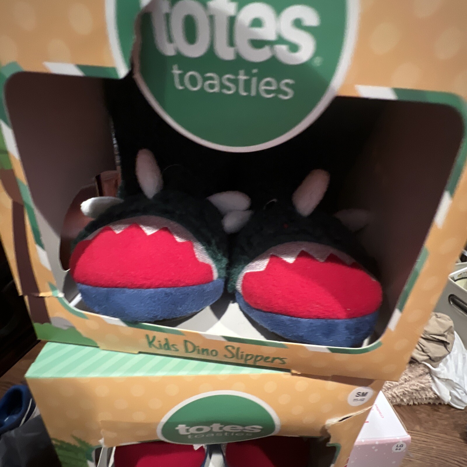 SAOLA Totes Toasties: pantofole stivali Dino per bambini. Suola in gomma. Piccolo 11 12. Verde nuovo con scatola.