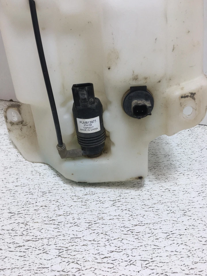 18 CHEVY SILVERADO 2500 Washer Bottle - Image 2 of 2