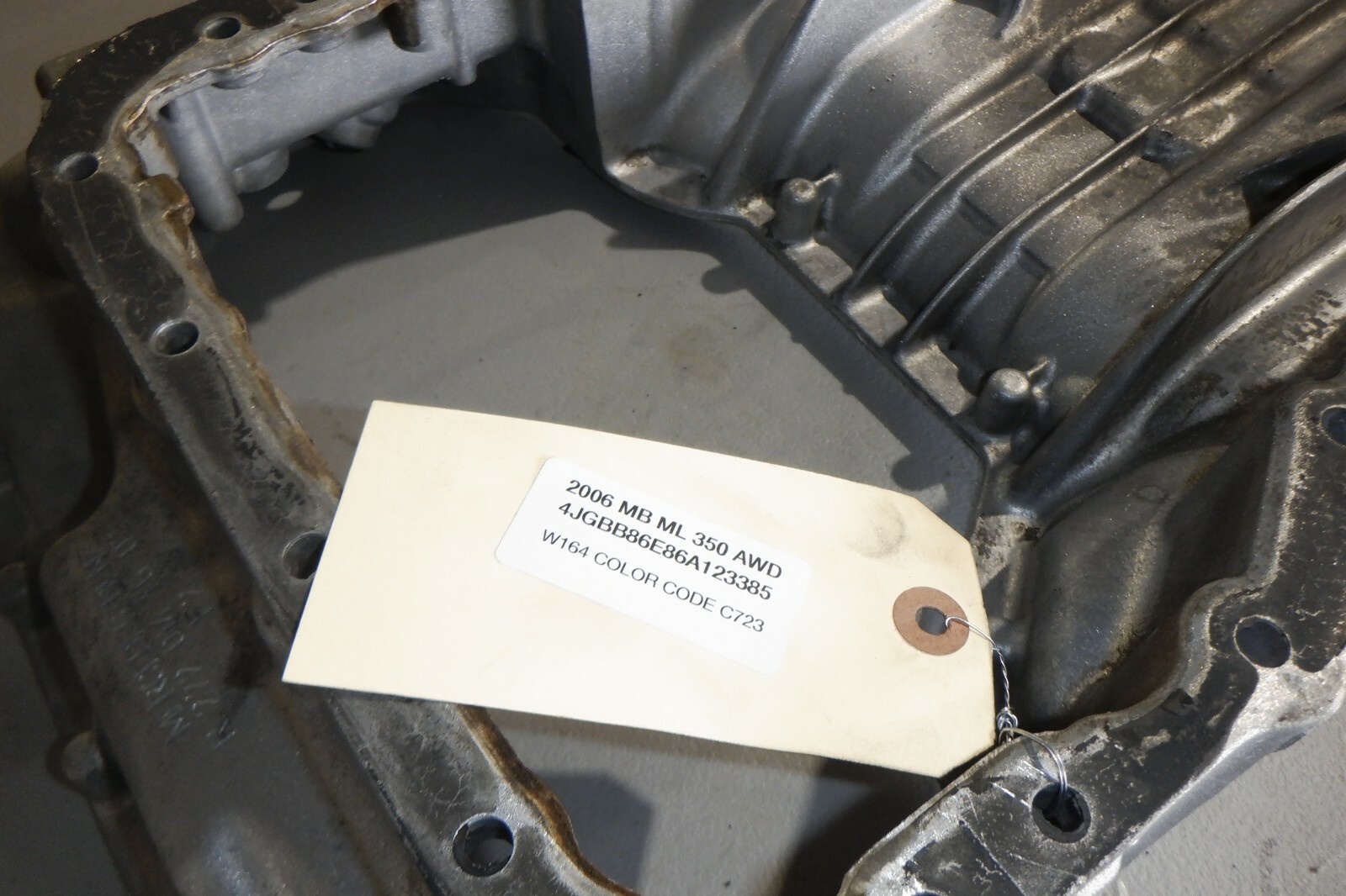 2006 MERCEDES BENZ W164 ML350 ENGINE UPPER OIL PAN OEM USED  