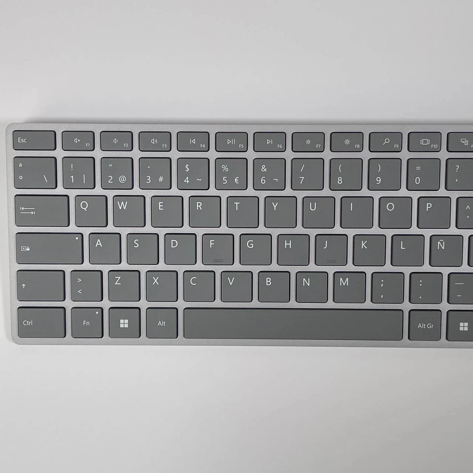 Microsoft Surface Wireless Tastatur, Silber für PC/Mac - Schlankes und einfac... - Bild 4 von 4