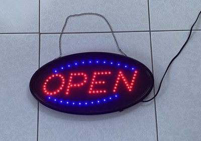 LED  OPEN -Werbeschild in der Größe 48x25cm mit Kette