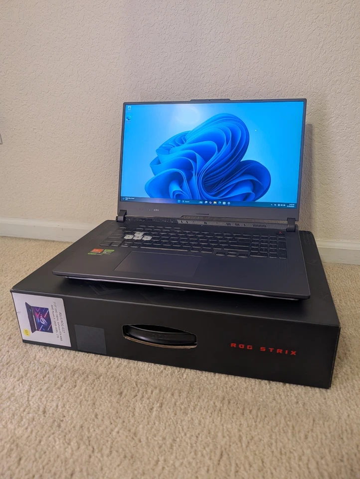 ASUS ROG Strix G17 G713PV Ryzen 9 RTX 4060 64 ГБ Ram 1 ТБ QHD 240 Гц - открытая коробка - Изображение 2 из 4