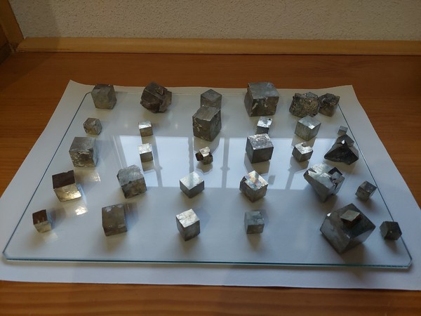 30 Pyrite cubes (Navajun, Spain) - Stück Pyritwürfel - Mineral decorative - LotX