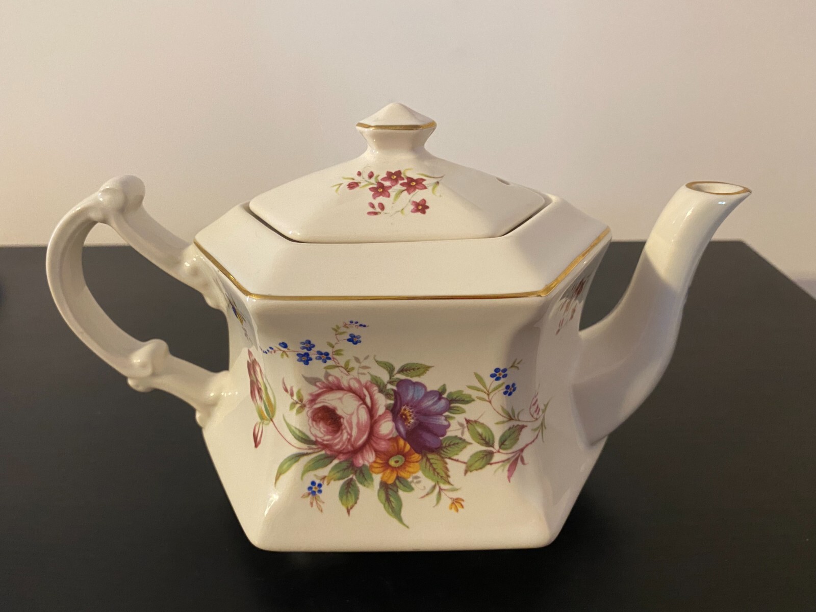 English Bone China Teapot and 2 Cups Saucers Roses Queens/Rosina, Royal