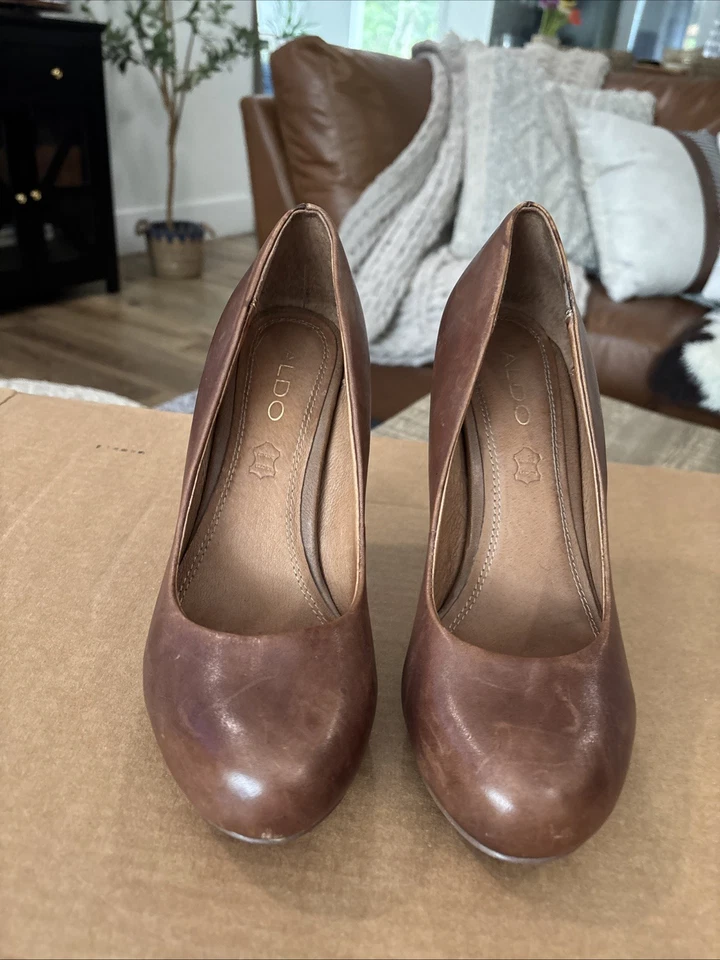 También tacones de cuero Foto 2 de 4