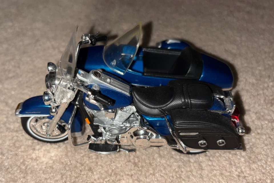 Harley-Davidson Sidecar 系列 1: 18 2001 FLHRCI Road King 经典 — 第 3/4 张图片