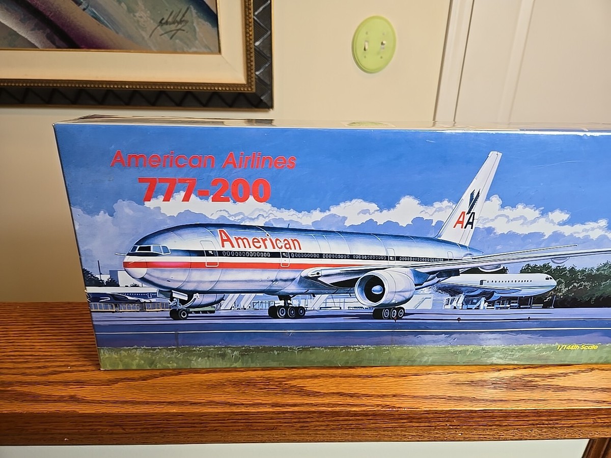 Minicraft American Airlines 777-200 1:144 Scale Model Airplane