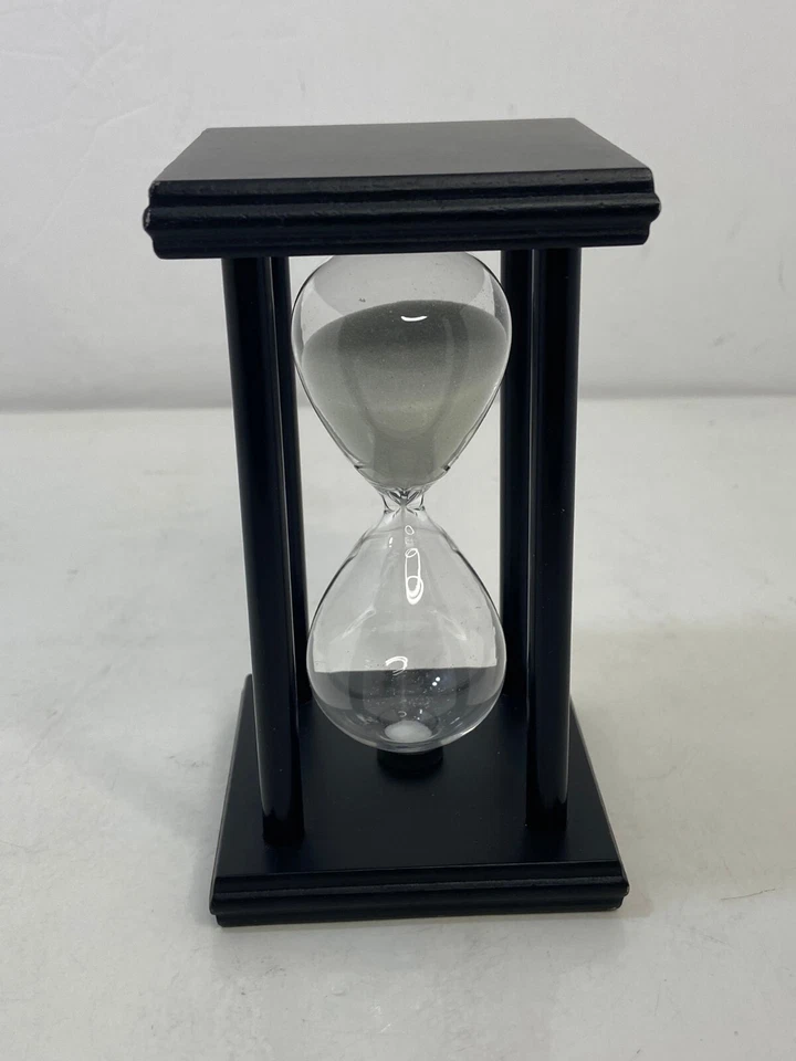 🐞 TEMPORIZADOR DE RELÓGIO DE AMPULHETA DE VIDRO MADEIRA PRETO CLARO BRANCO AREIA BRINQUEDO 5,5"x3" em excelente estado usado - Imagem 2 de 4