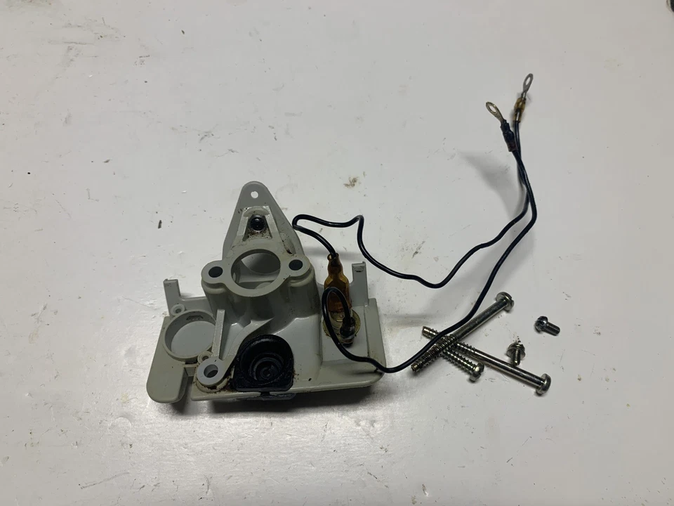 Original OEM Echo CS-3900 CS3900 base de filtro de ar / tampa traseira / interruptor - Imagem 2 de 2