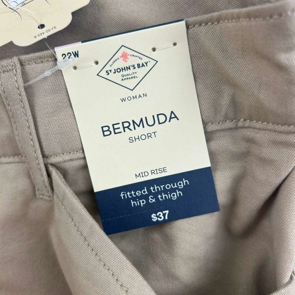 St Johns Bay Shorts Womens 22W Beige Pockets Flat Front Bermuda NWT - Image 3 of 4