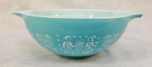 New ListingVintage Pyrex Turquoise Butterprint Four Quart Cinderella Bowl Model 444