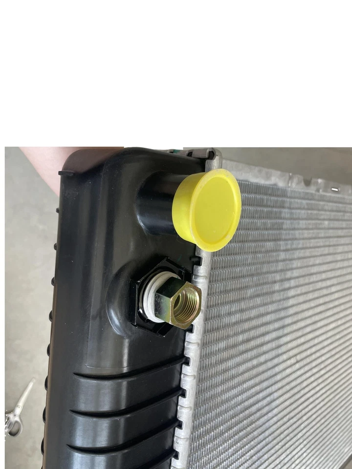 Radiator For 1994-2000 Chevy GMC C/K 1500 2500 3500 Tahoe Yukon, 1693 Foto 3 de 4