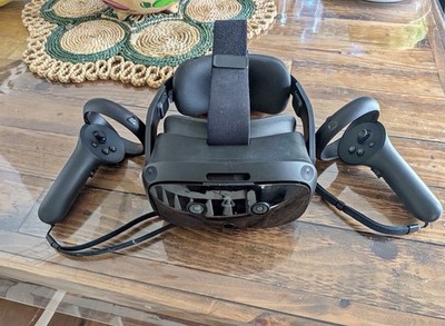 HTC Vive Focus Vision Bundle Includes FBT, FACE TRACKING, Streaming Kit.
